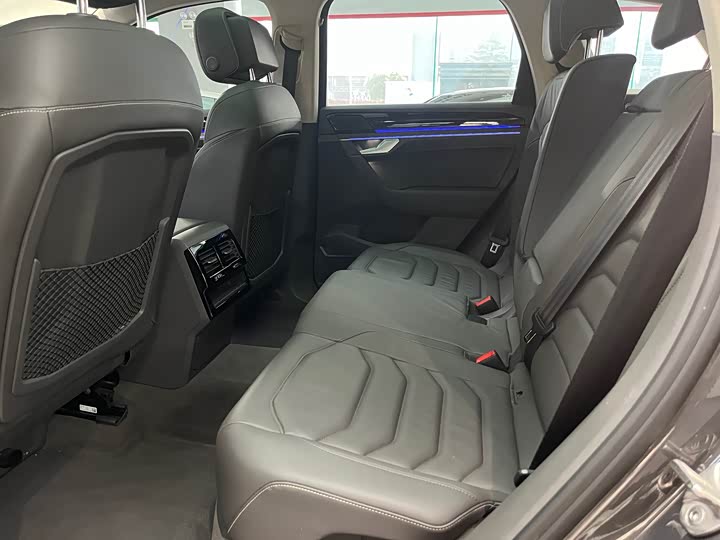 Фото 8 - Volkswagen Touareg