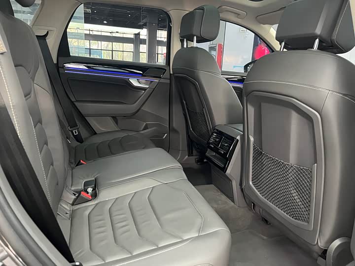 Фото 9 - Volkswagen Touareg