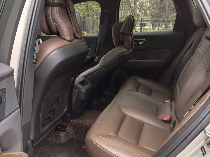 Фото 7 - Volvo XC60