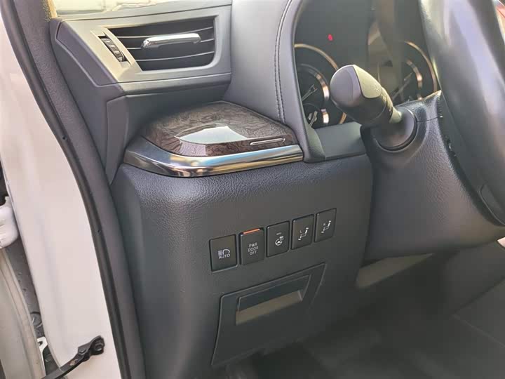 Фото 6 - Toyota Vellfire