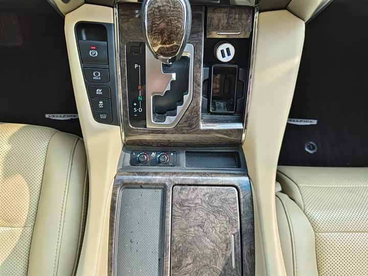 Фото 9 - Toyota Vellfire