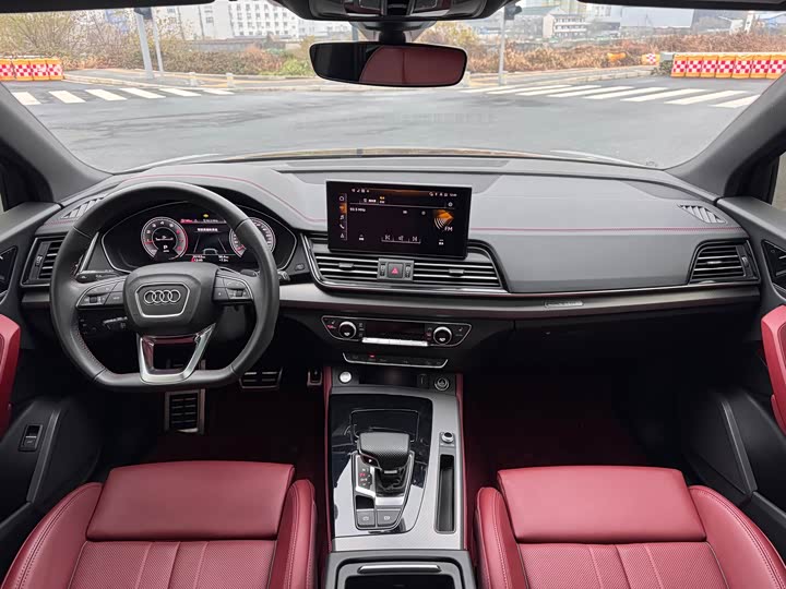 Фото 4 - Audi Q5L