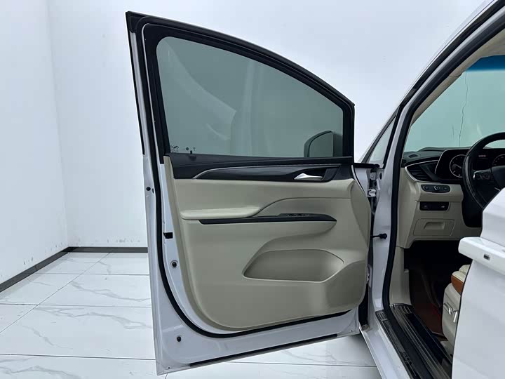 Фото 8 - Buick GL8 ES