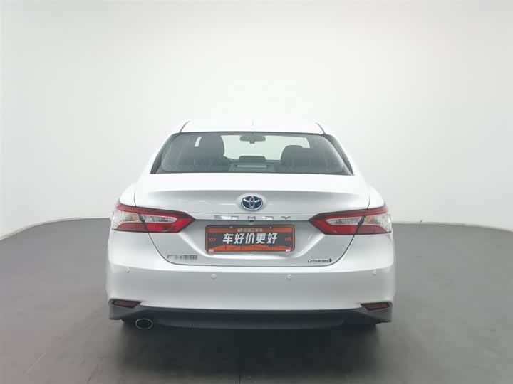 Фото 4 - Toyota Camry