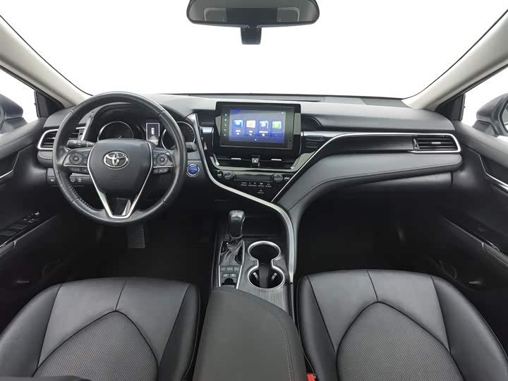 Фото 5 - Toyota Camry