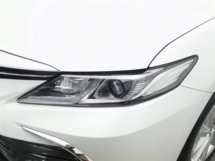 Фото 7 - Toyota Camry