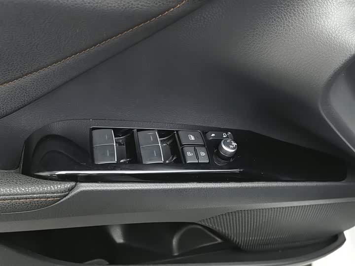 Фото 9 - Toyota Camry