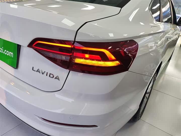 Фото 8 - Volkswagen Lavida