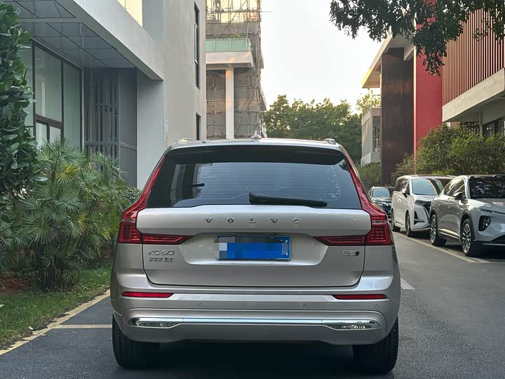 Фото 8 - Volvo XC60