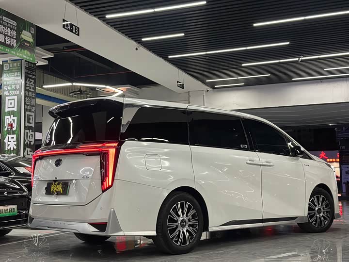 Фото 6 - GAC Trumpchi E9