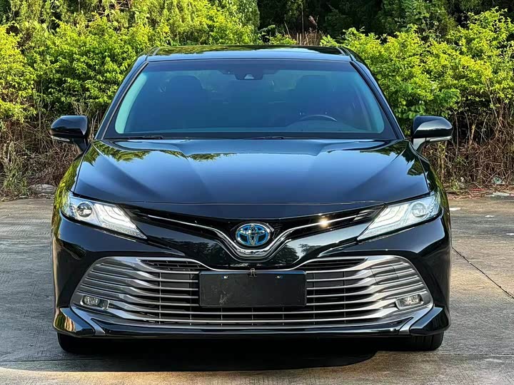 Фото 2 - Toyota Camry