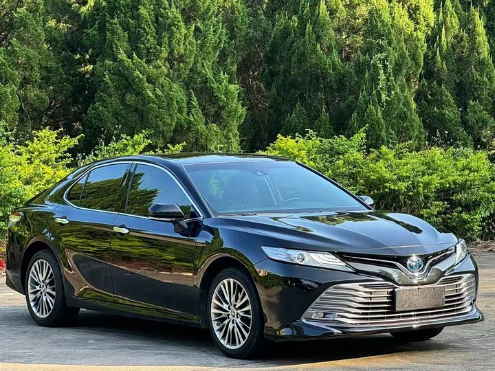 Фото 3 - Toyota Camry