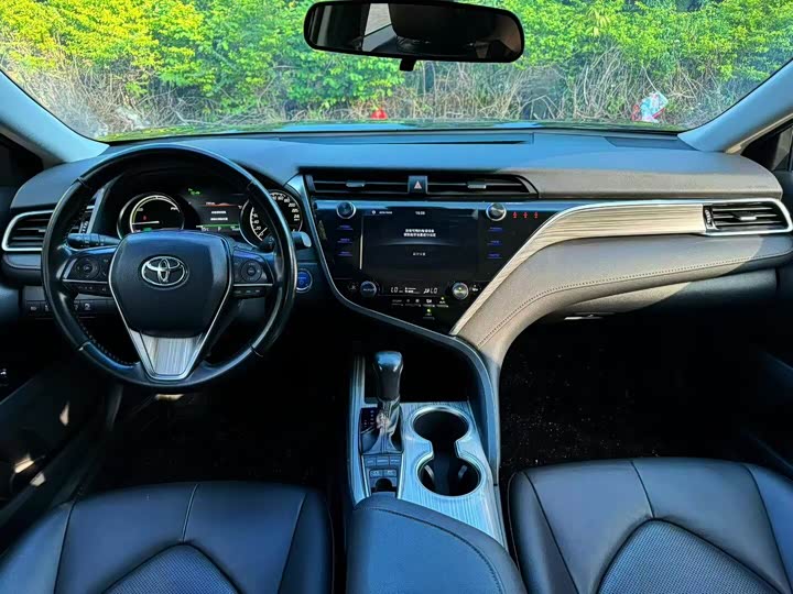 Фото 6 - Toyota Camry