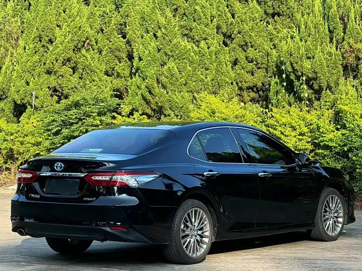 Фото 7 - Toyota Camry