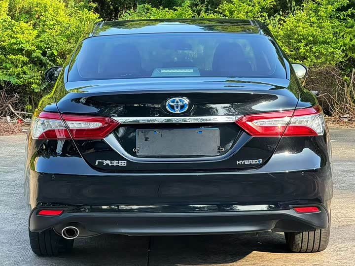 Фото 8 - Toyota Camry