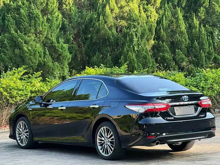 Фото 9 - Toyota Camry