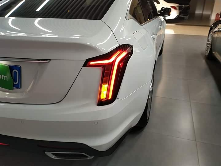 Фото 8 - Cadillac CT5