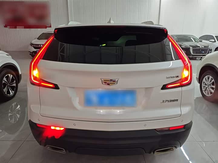 Фото 6 - Cadillac XT4