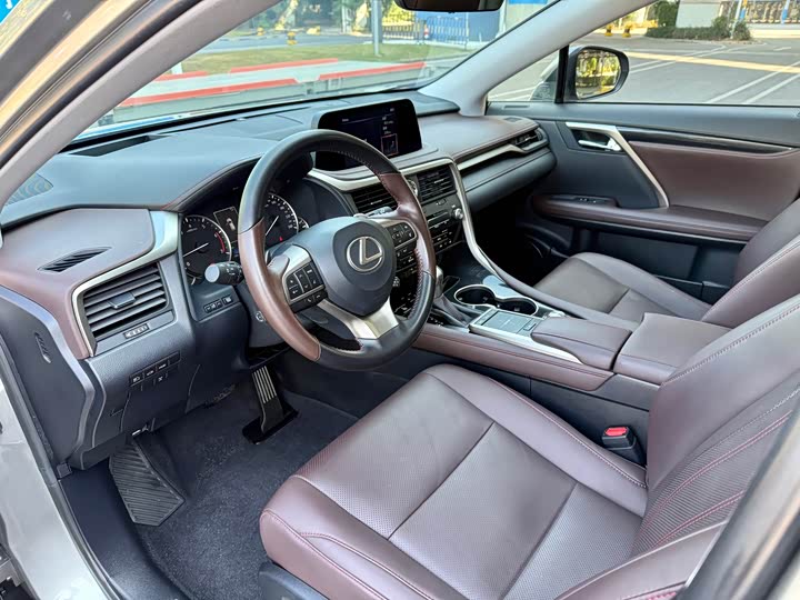 Фото 4 - Lexus RX