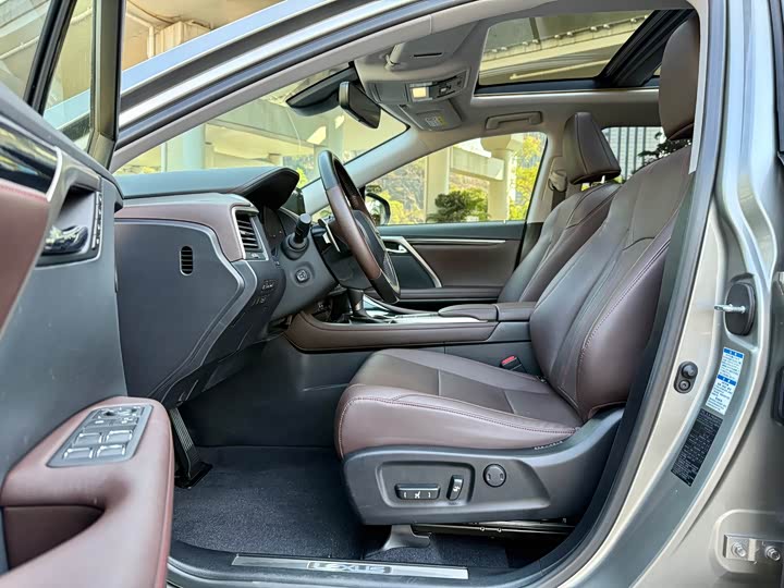 Фото 5 - Lexus RX