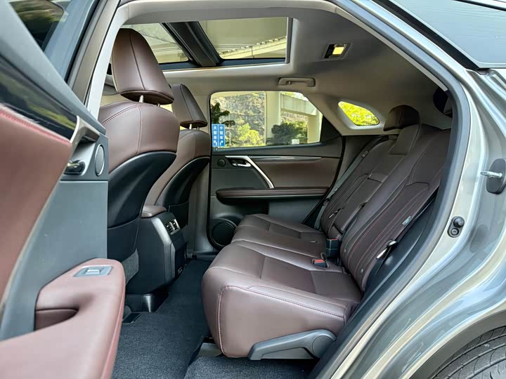 Фото 7 - Lexus RX