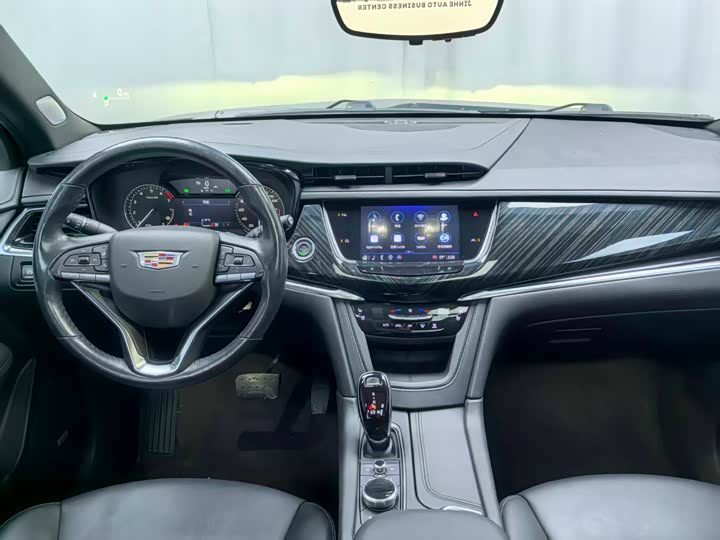 Фото 6 - Cadillac XT6