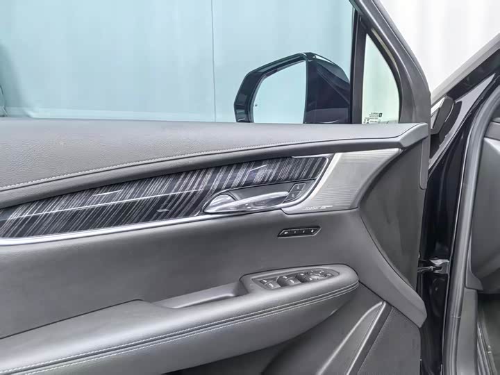 Фото 8 - Cadillac XT6