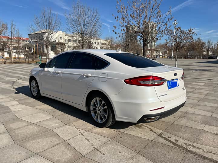 Фото 4 - Ford Mondeo