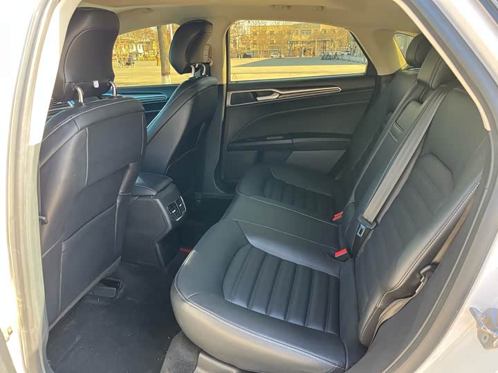 Фото 7 - Ford Mondeo