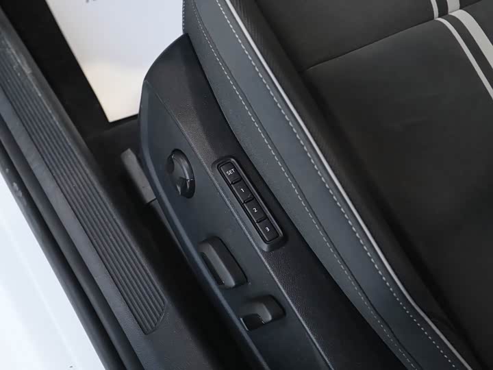 Фото 6 - Volkswagen Golf