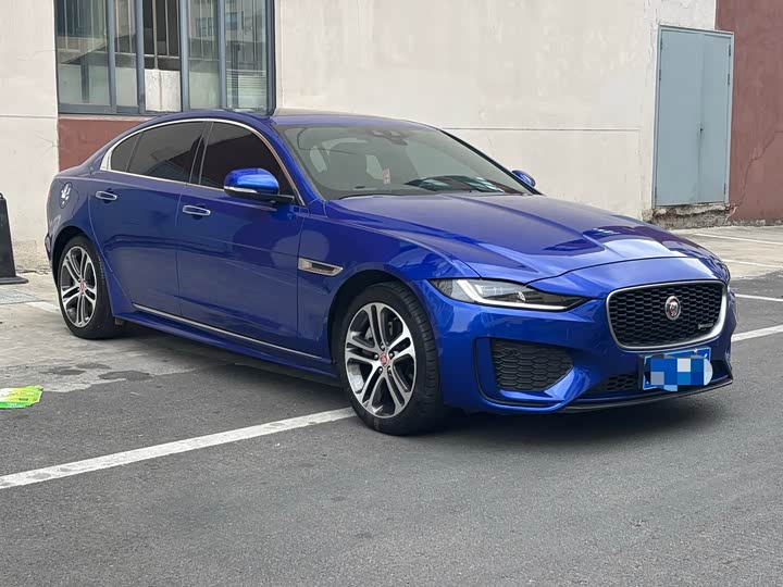 Фото 3 - Jaguar XE L