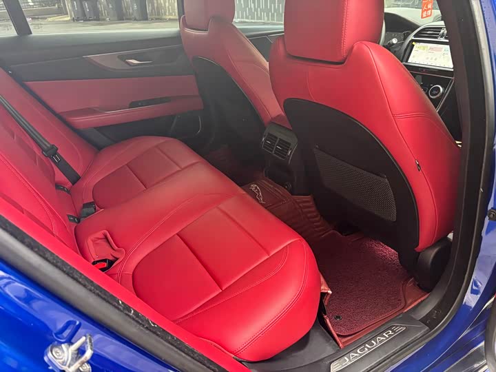 Фото 7 - Jaguar XE L