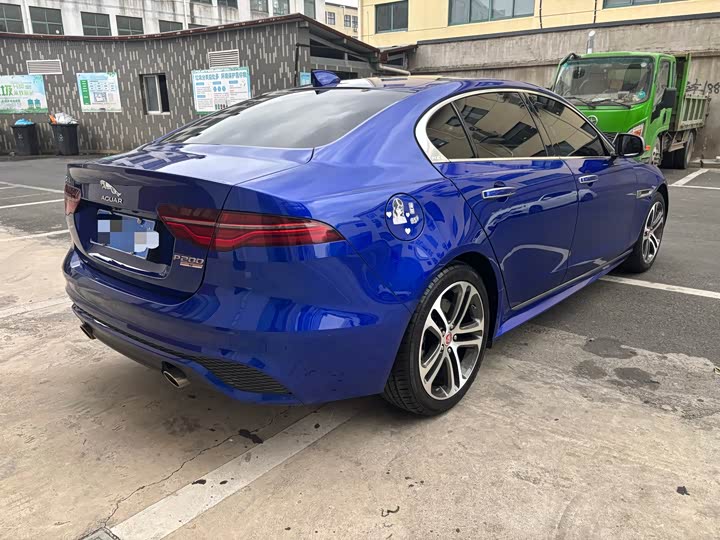 Фото 8 - Jaguar XE L