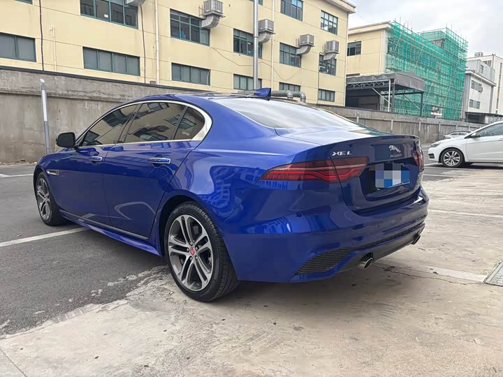 Фото 9 - Jaguar XE L
