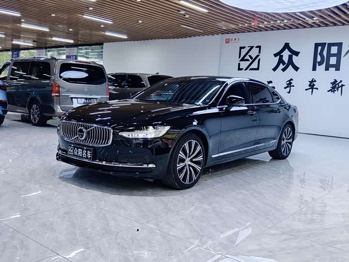 Фото 1 - Volvo S90