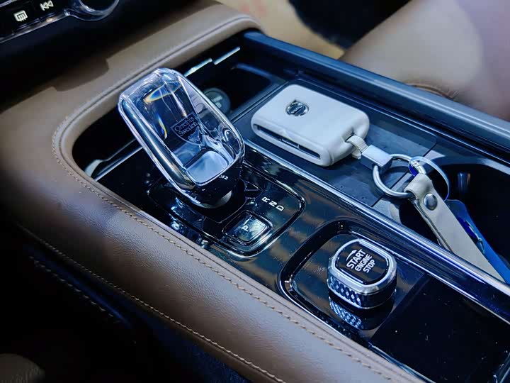 Фото 8 - Volvo S90