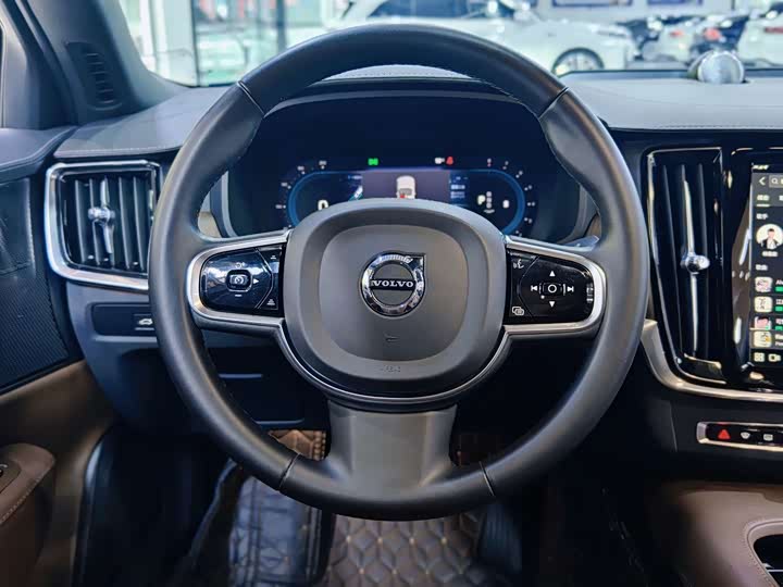 Фото 9 - Volvo S90