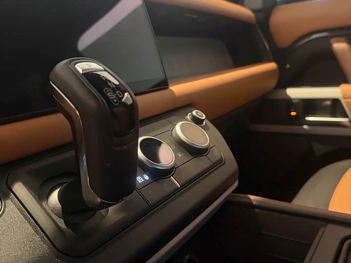 Фото 9 - Land Rover Defender