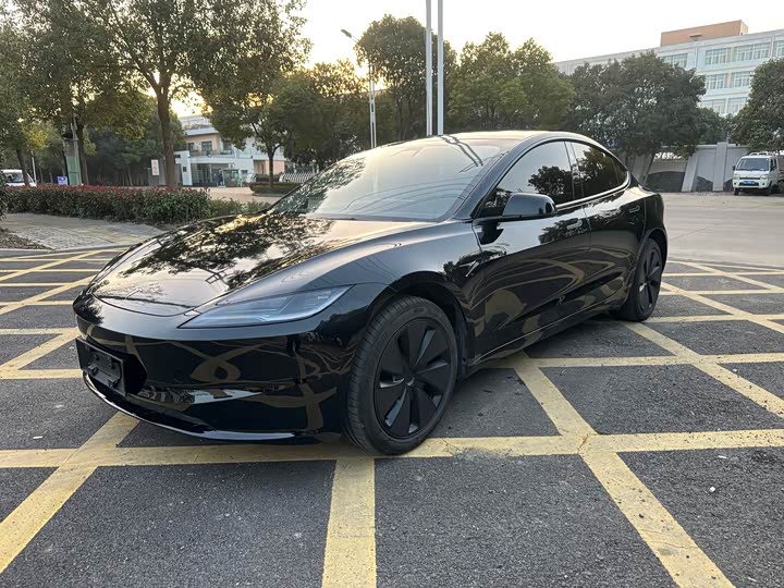 Фото 2 - Tesla Model 3