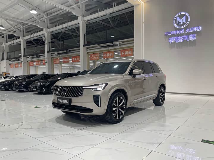 Фото 1 - Volvo XC90