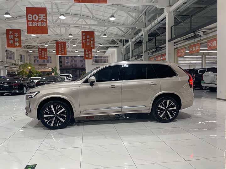 Фото 3 - Volvo XC90