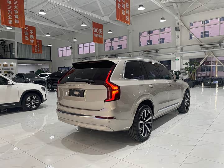 Фото 6 - Volvo XC90