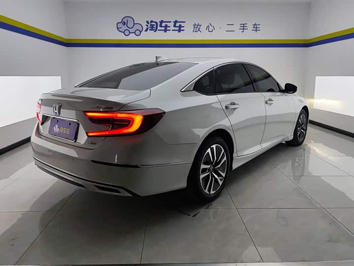 Фото 3 - Honda Accord