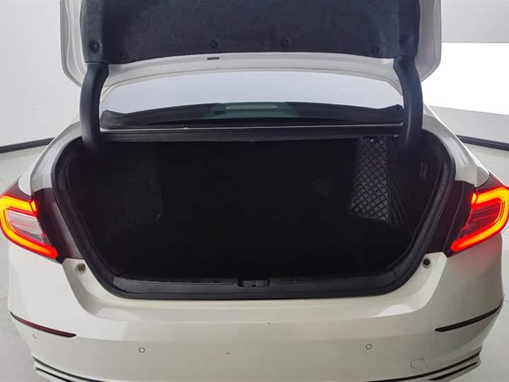 Фото 4 - Honda Accord