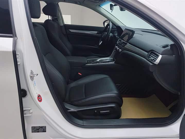 Фото 8 - Honda Accord