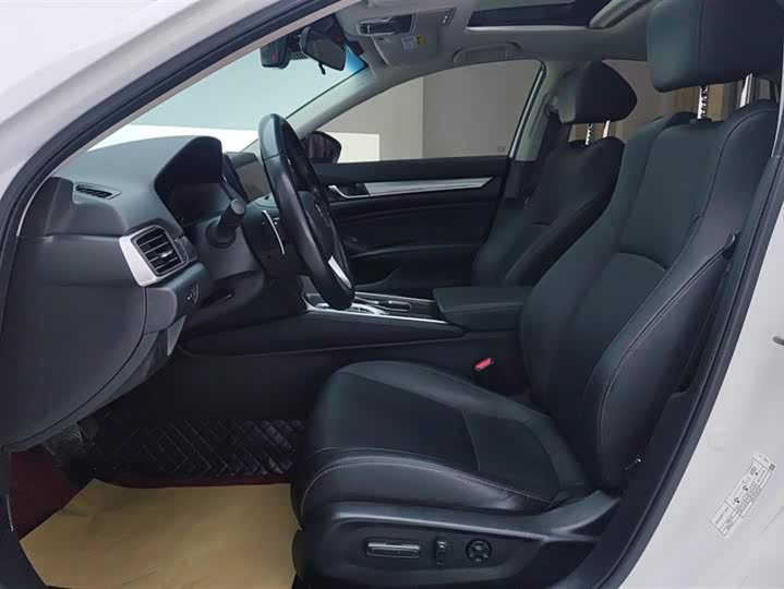 Фото 9 - Honda Accord