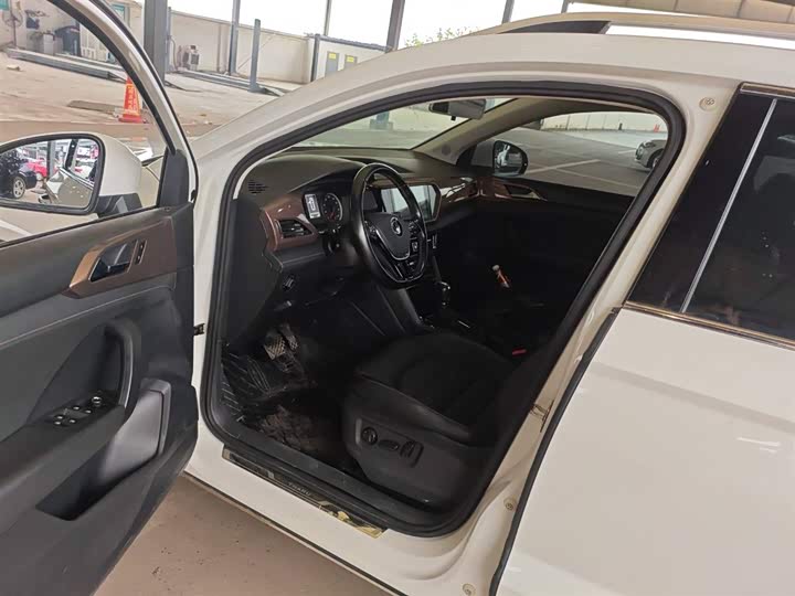 Фото 5 - Volkswagen Tharu