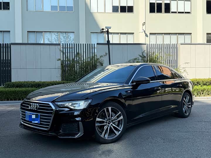 Фото 1 - Audi A6L