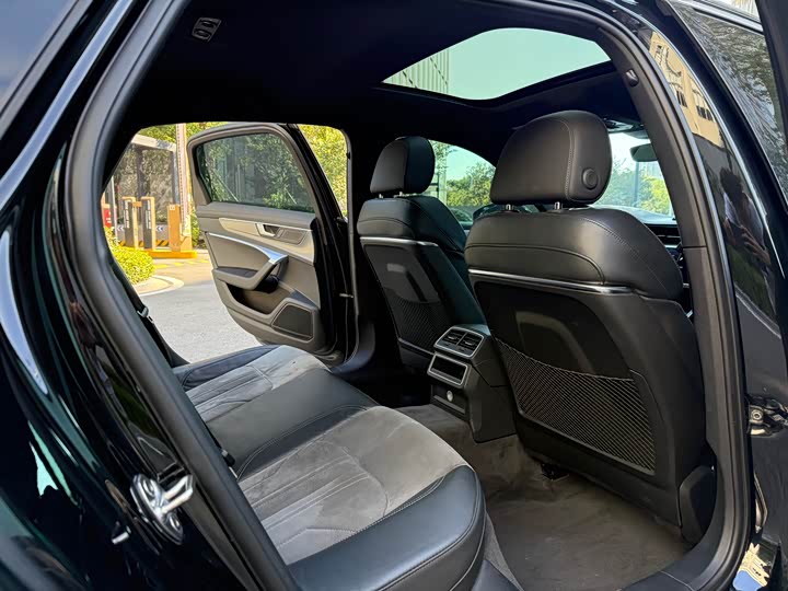 Фото 9 - Audi A6L