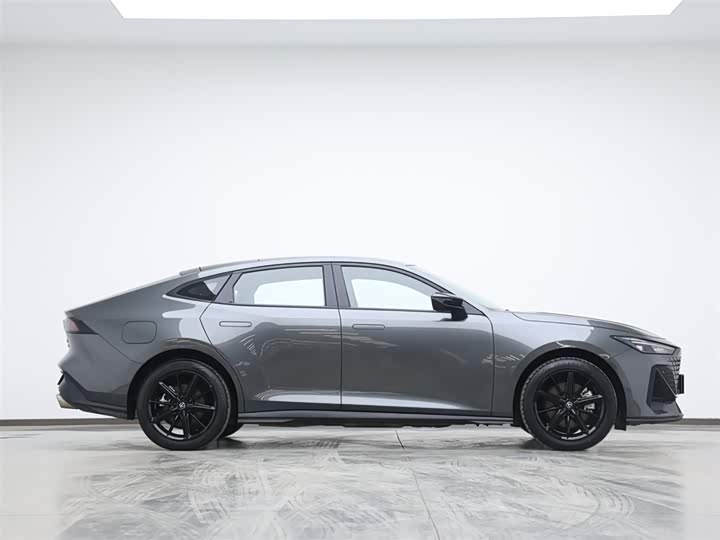 Фото 6 - Changan UNI-V Hybrid